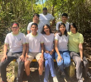 Professor Zöller (in the back) with his 7 students who worked on this project.