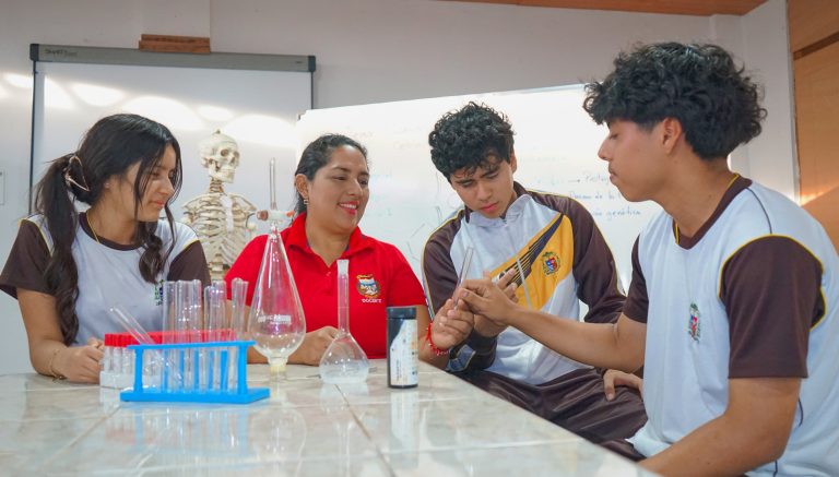 Mirla Cabezas, teacher and instructional coach in Galapagos, leads a science lesson with her teenage students.